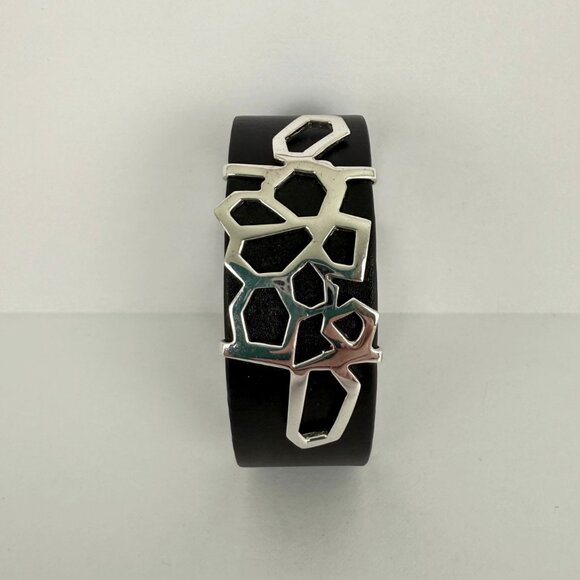 Gullkunst Geometric Leather Bracelet | Contemporary Icelandic Design - Picture 4 of 9